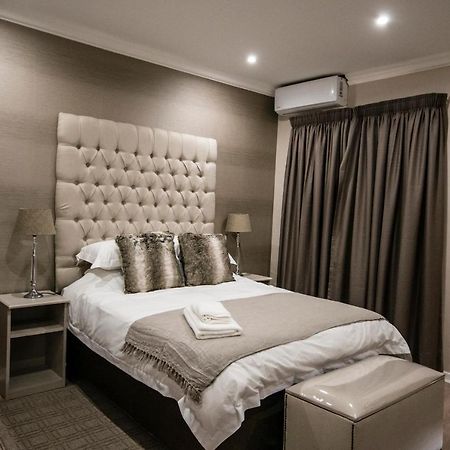 The Royal Guest House Klerksdorp Bagian luar foto