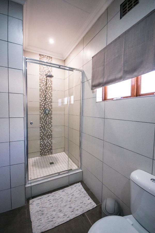 The Royal Guest House Klerksdorp Bagian luar foto