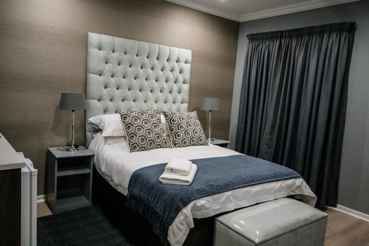 The Royal Guest House Klerksdorp Bagian luar foto