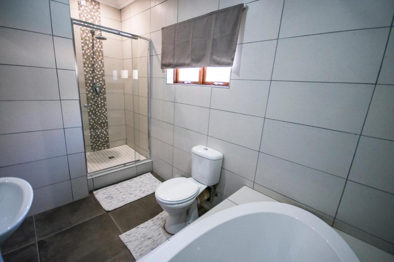 The Royal Guest House Klerksdorp Bagian luar foto