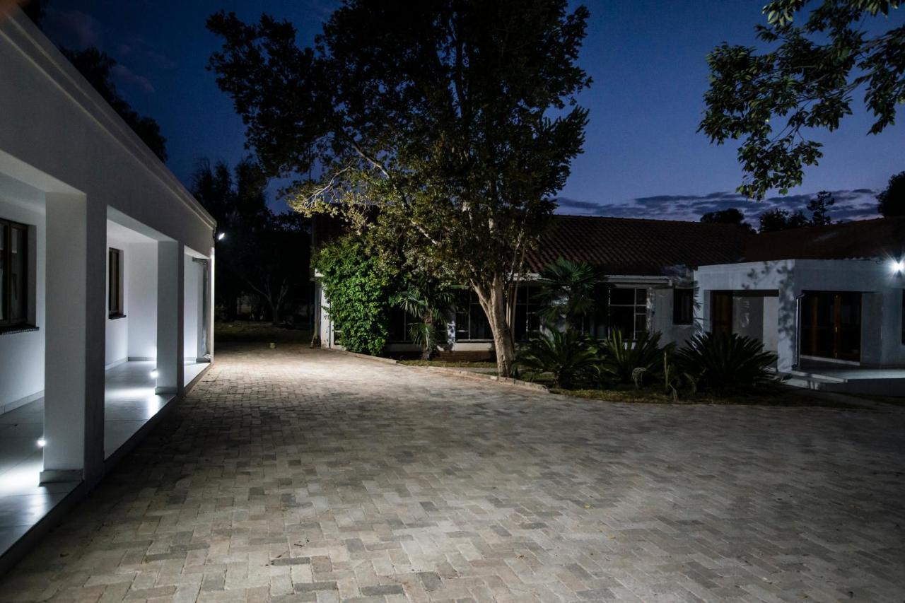 The Royal Guest House Klerksdorp Bagian luar foto