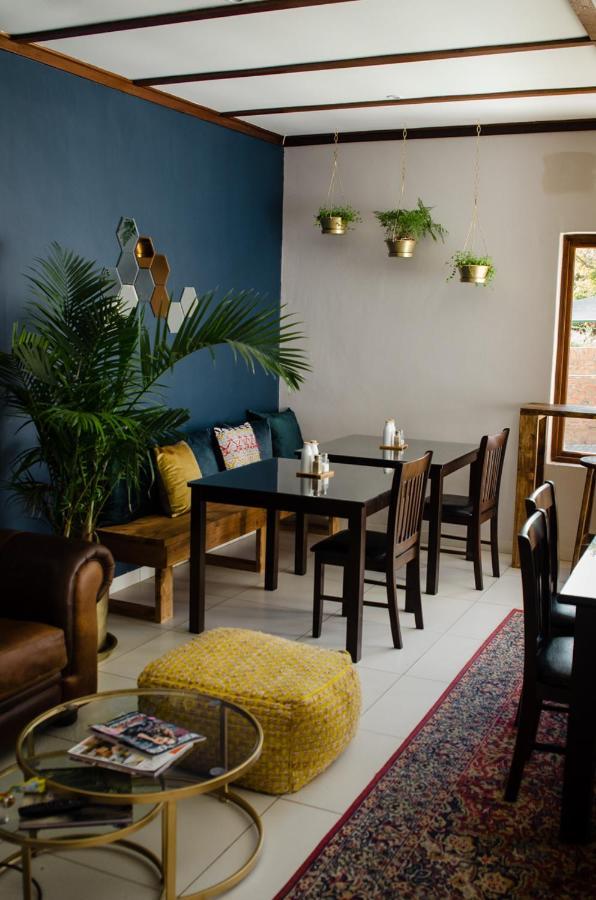 The Royal Guest House Klerksdorp Bagian luar foto