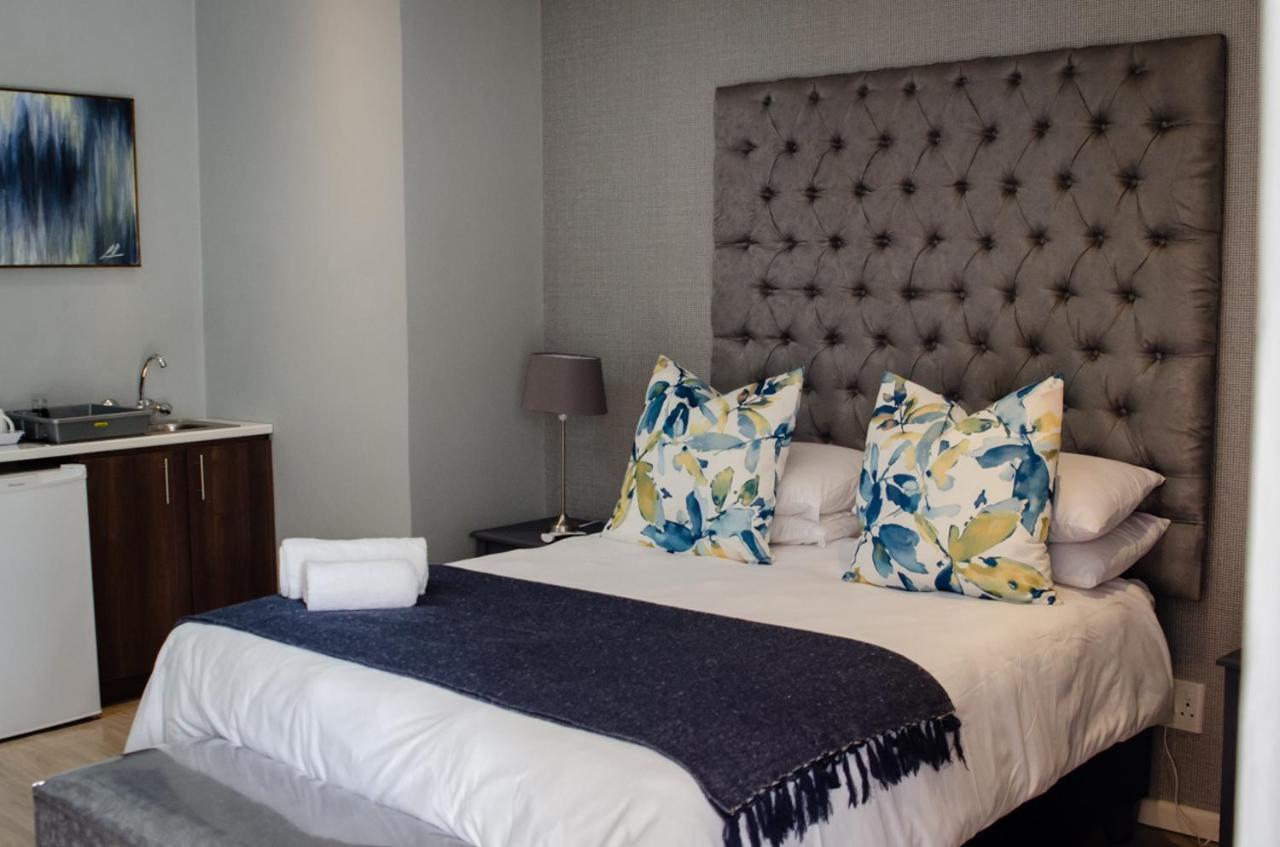 The Royal Guest House Klerksdorp Bagian luar foto