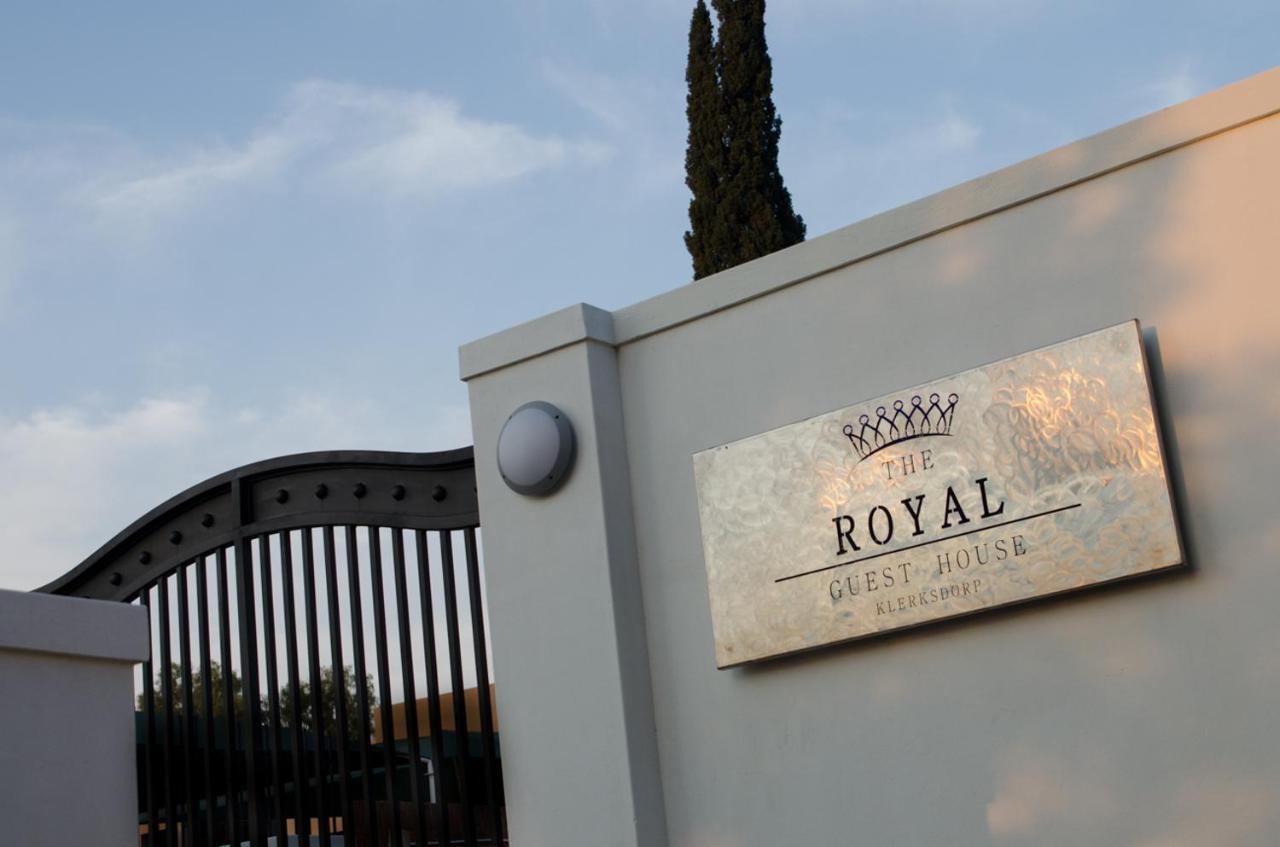 The Royal Guest House Klerksdorp Bagian luar foto