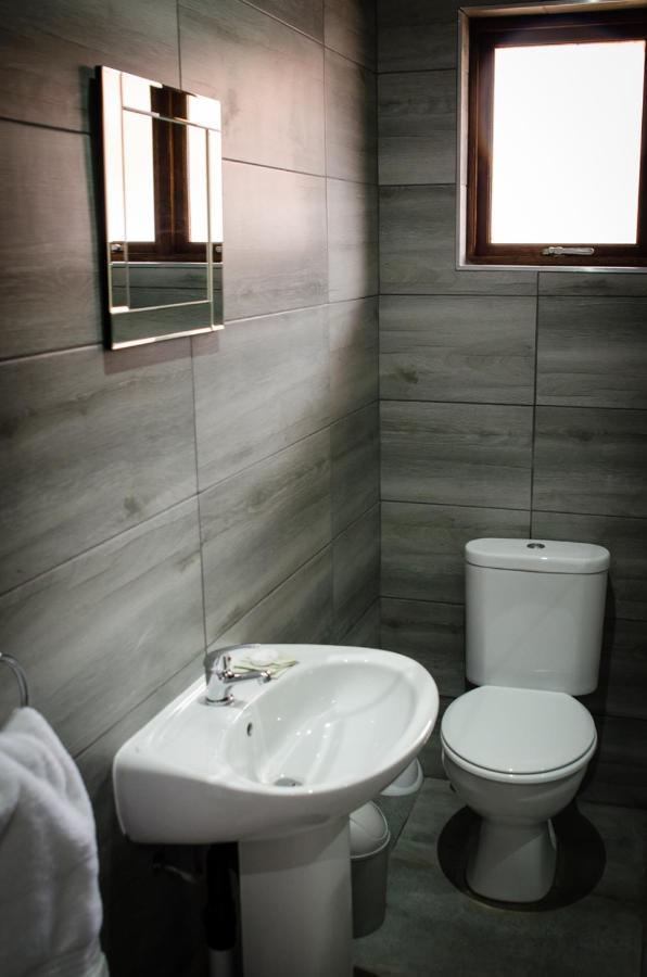 The Royal Guest House Klerksdorp Bagian luar foto