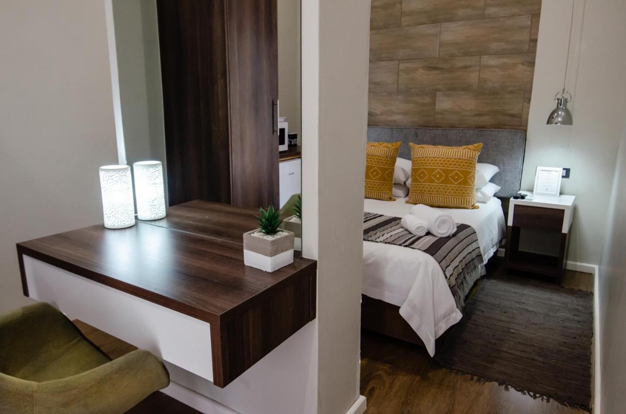 The Royal Guest House Klerksdorp Bagian luar foto