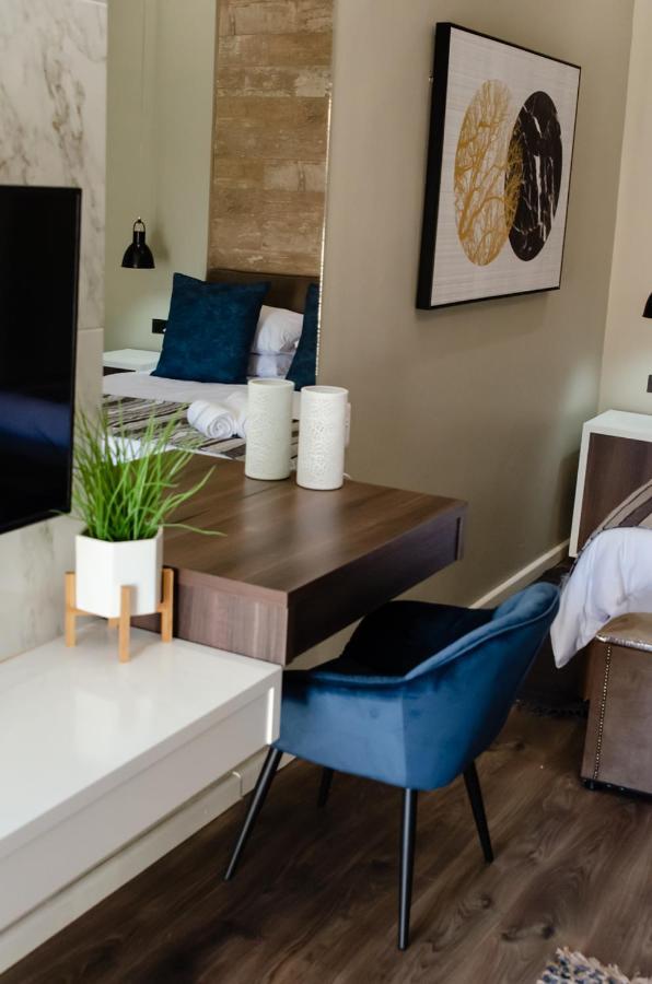 The Royal Guest House Klerksdorp Bagian luar foto