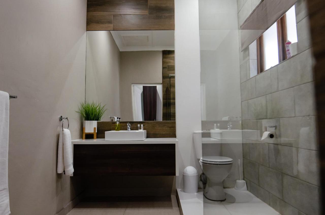 The Royal Guest House Klerksdorp Bagian luar foto
