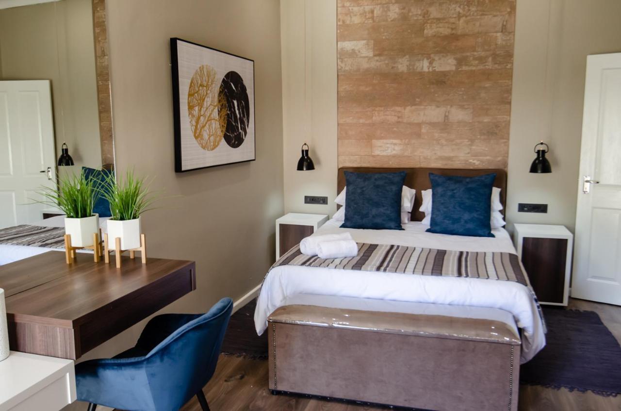 The Royal Guest House Klerksdorp Bagian luar foto