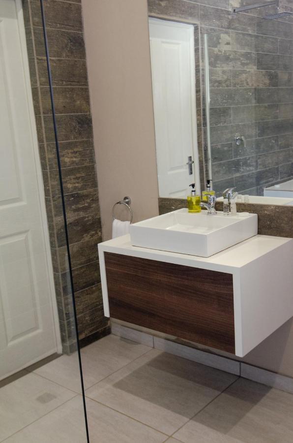 The Royal Guest House Klerksdorp Bagian luar foto