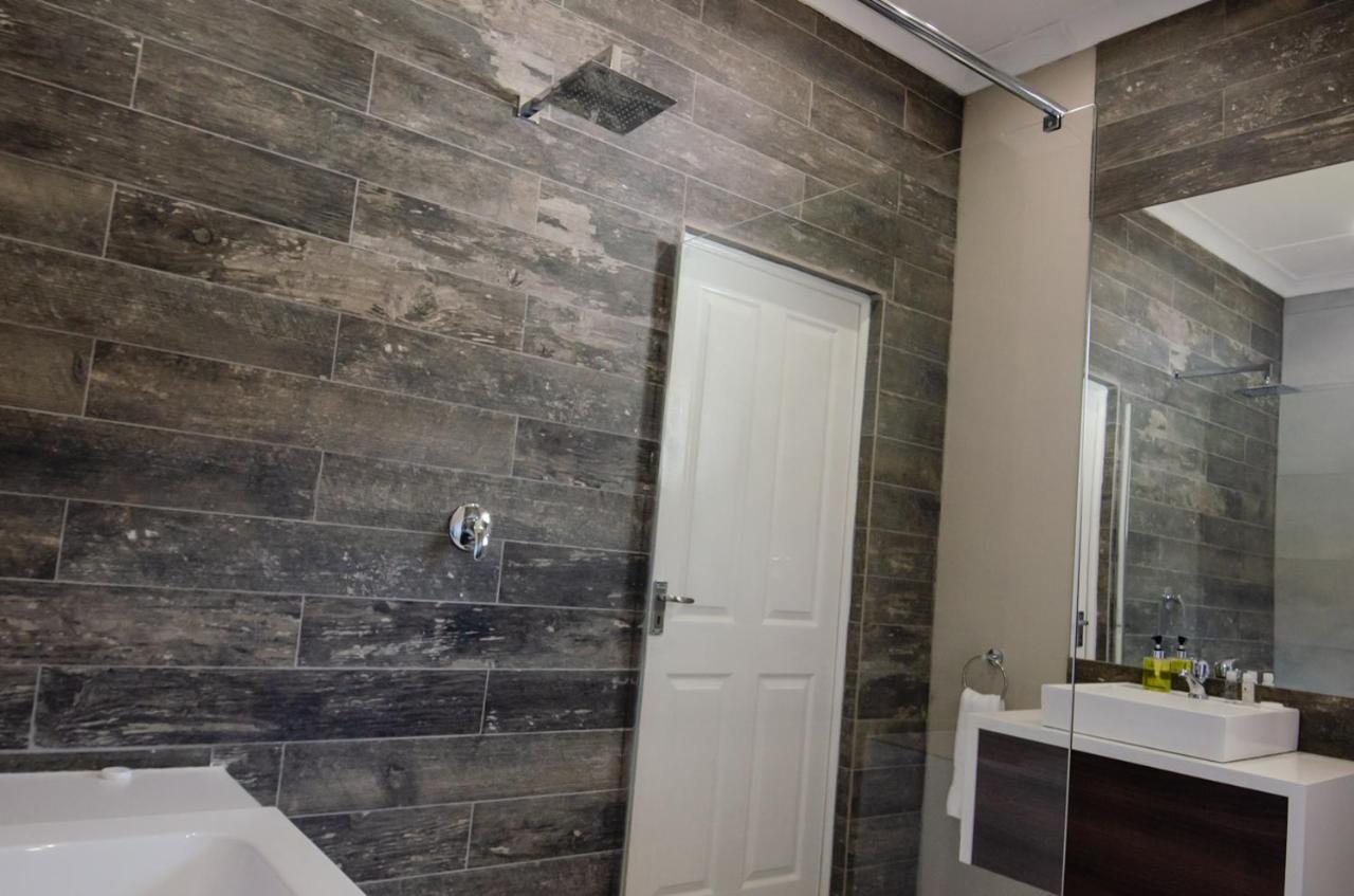 The Royal Guest House Klerksdorp Bagian luar foto