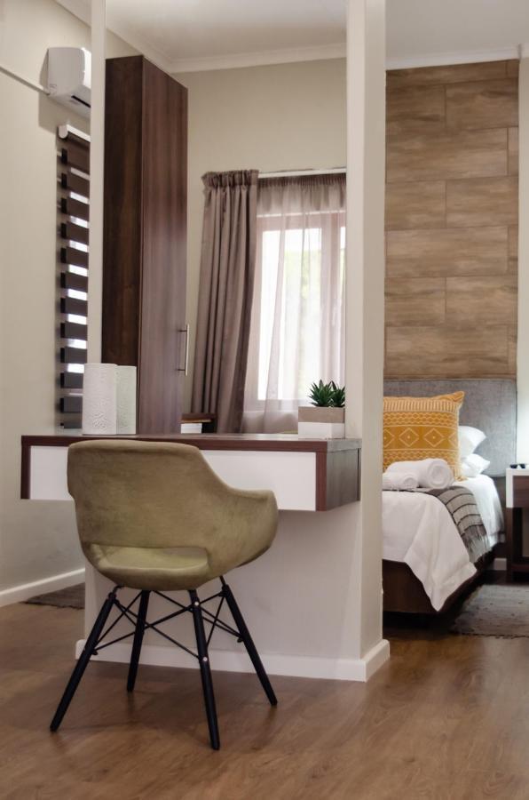 The Royal Guest House Klerksdorp Bagian luar foto