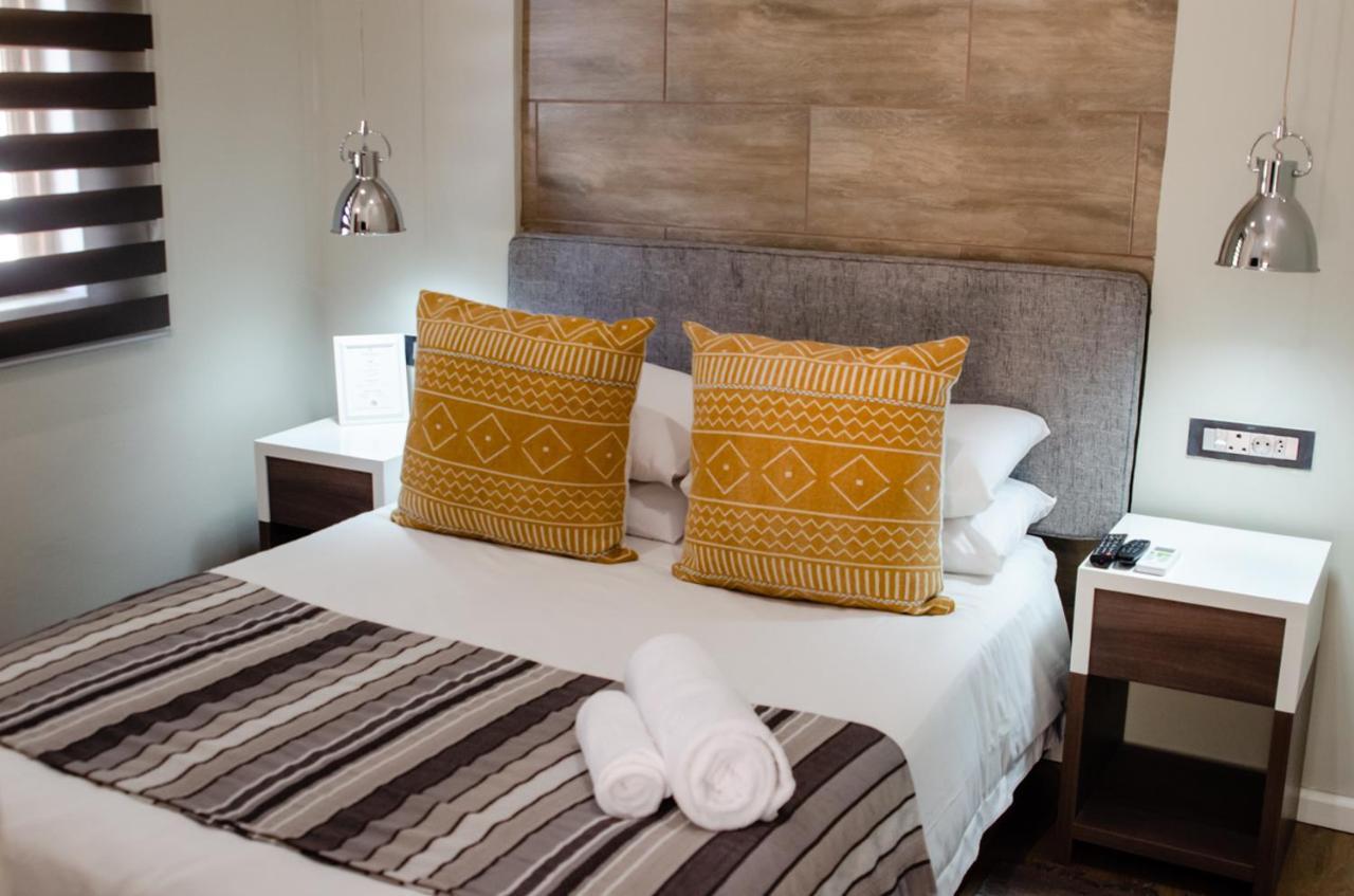 The Royal Guest House Klerksdorp Bagian luar foto