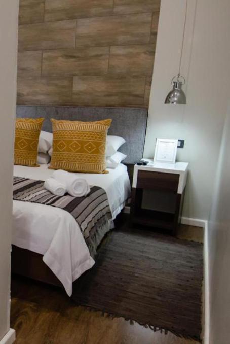The Royal Guest House Klerksdorp Bagian luar foto